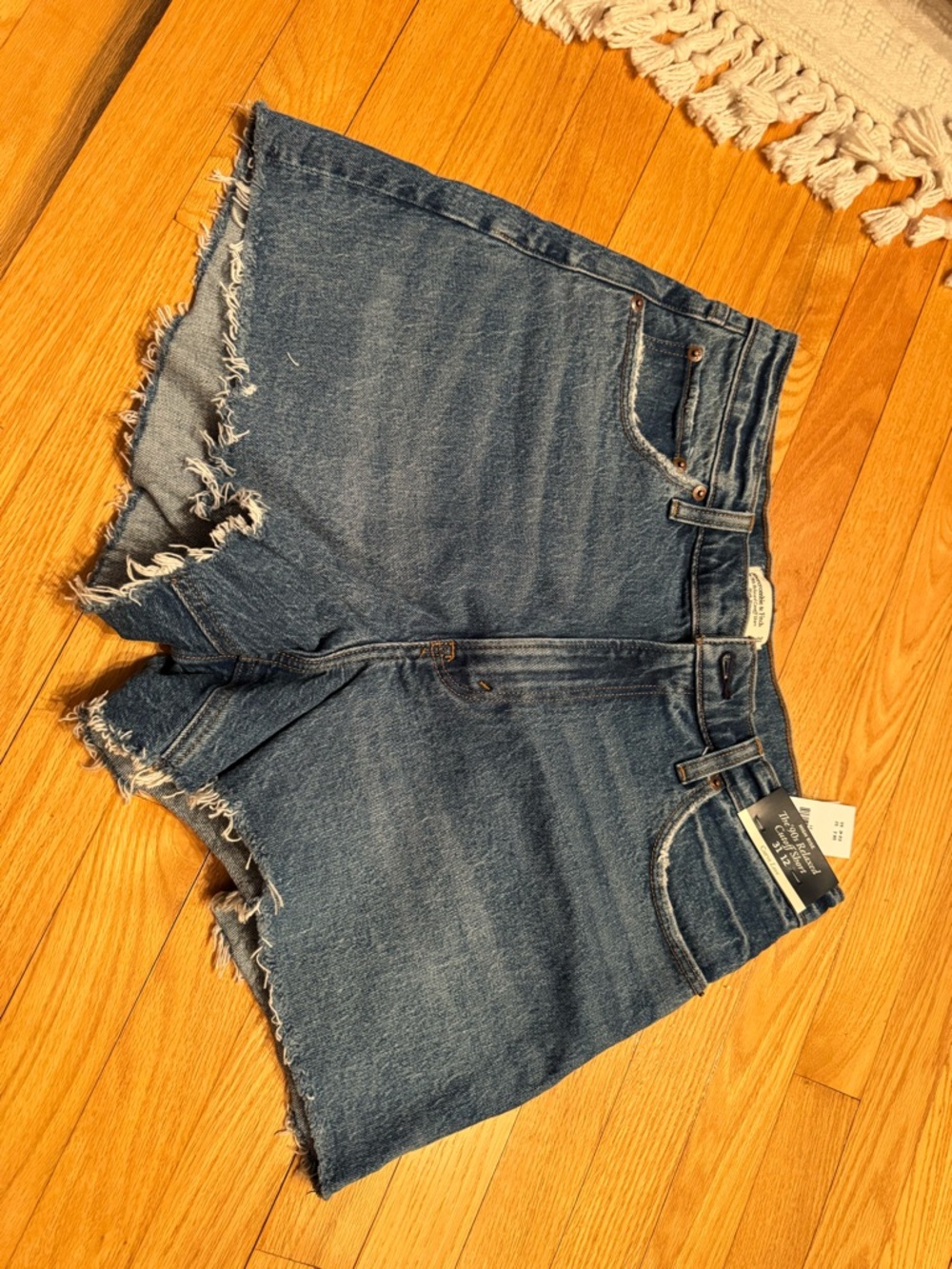 Abercrombie  90s relaxed cut off short - Curve Love